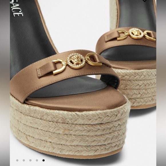 New $775  Versace MEDUSA '95 SATIN WEDGE SANDALS 120 MM - Picture 6 of 17